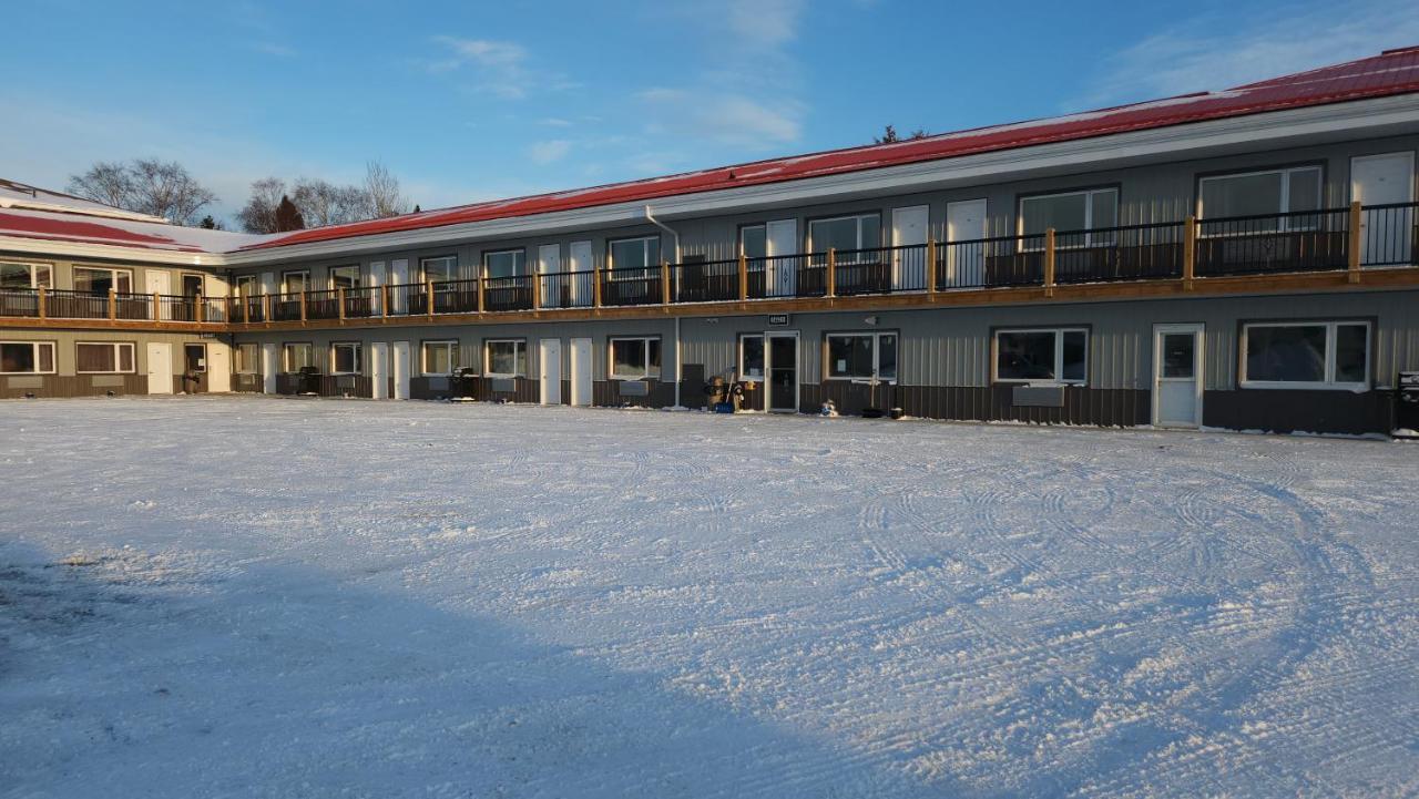 Outdoorsman Motel Wawa Eksteriør billede