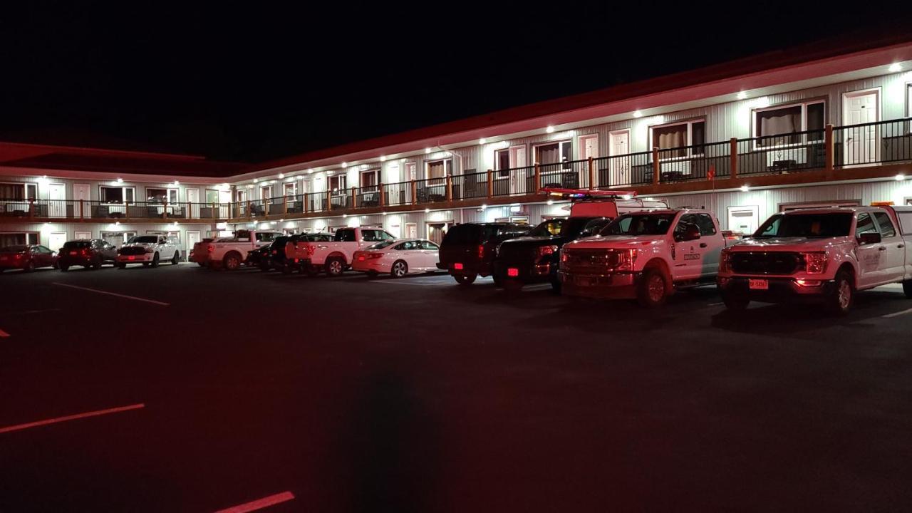 Outdoorsman Motel Wawa Eksteriør billede