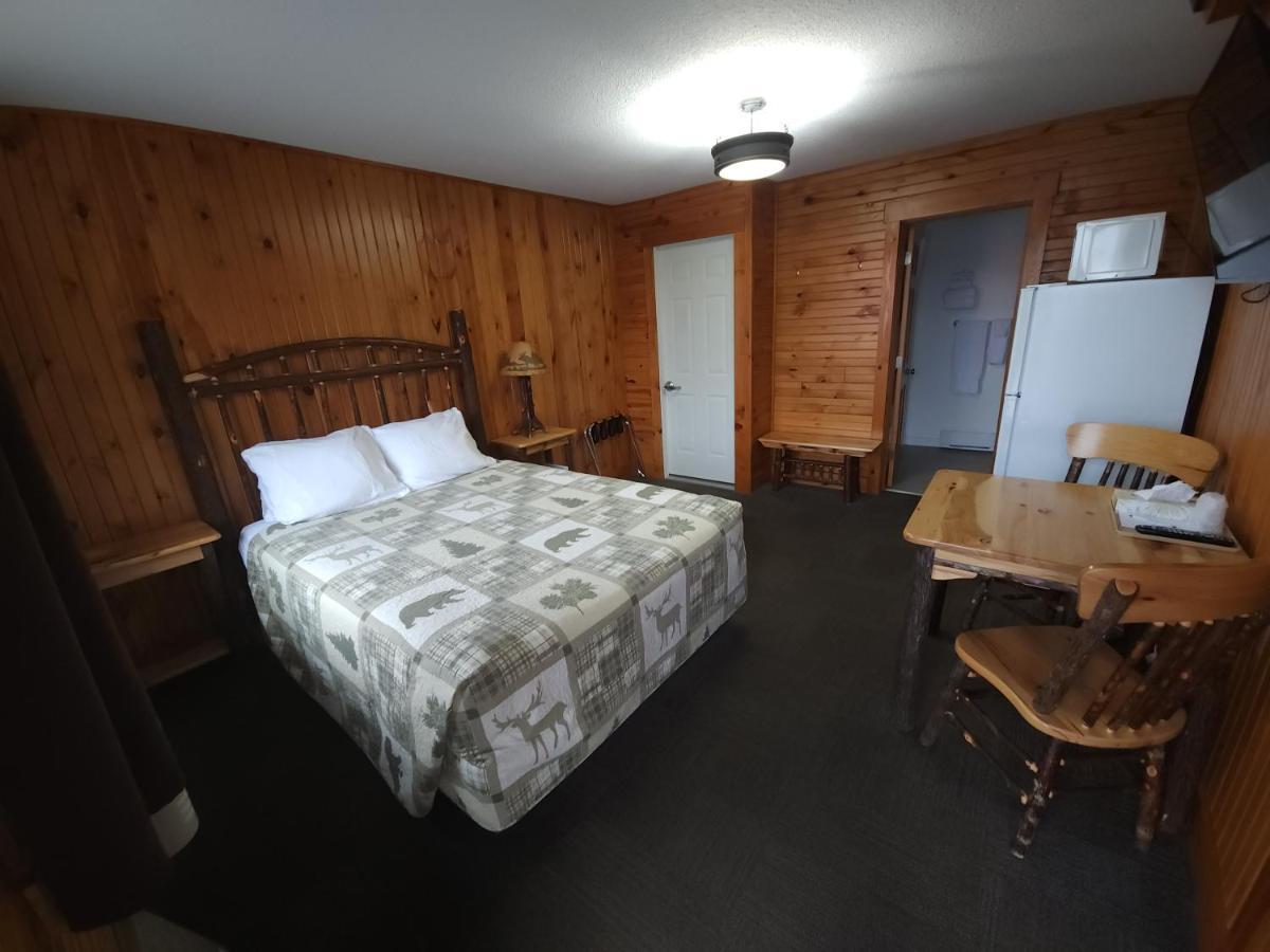 Outdoorsman Motel Wawa Eksteriør billede