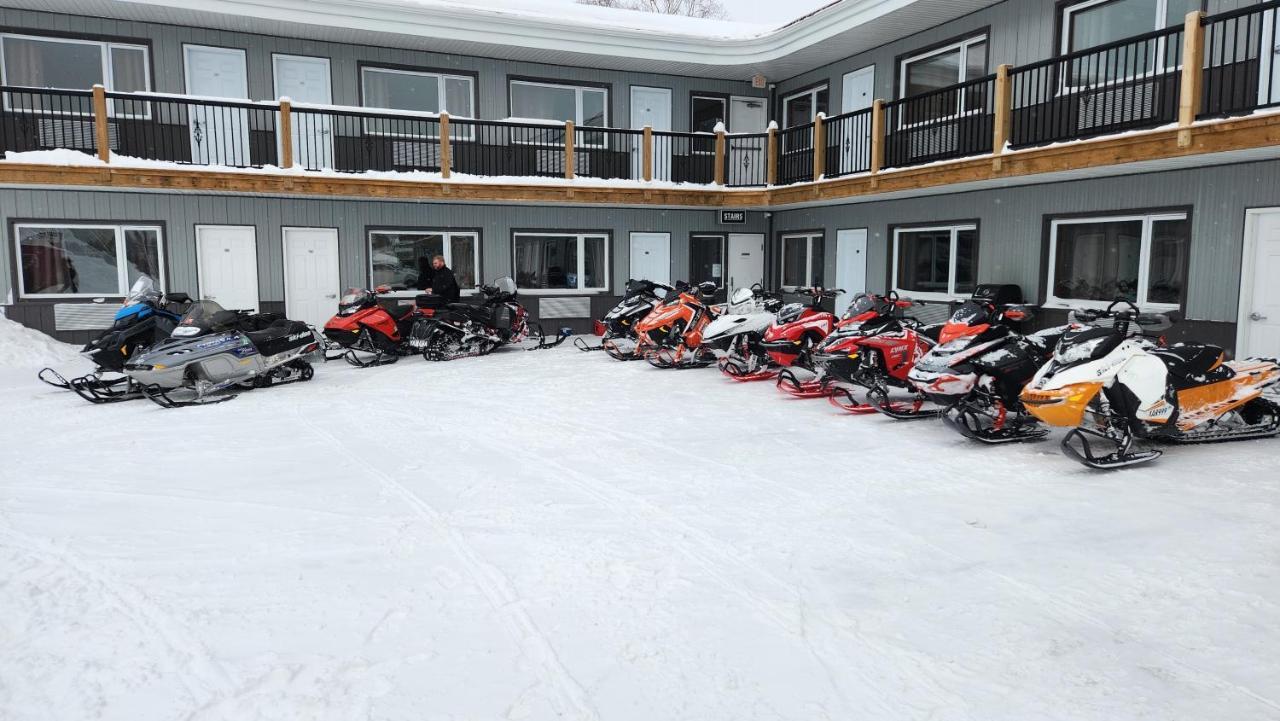 Outdoorsman Motel Wawa Eksteriør billede