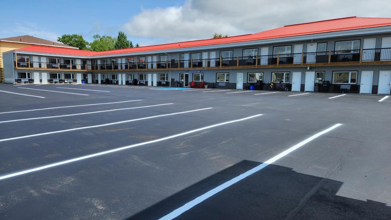 Outdoorsman Motel Wawa Eksteriør billede